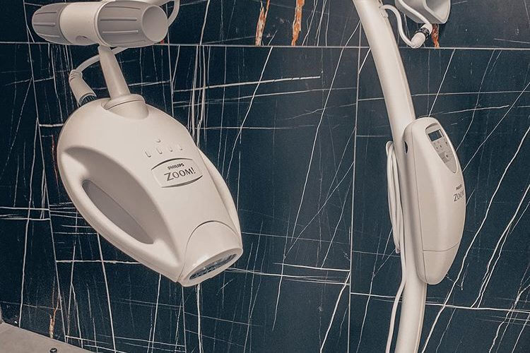 Phillips ZOOM 4, отбеливание зубов, ламповое отбеливание ZOOM 4
